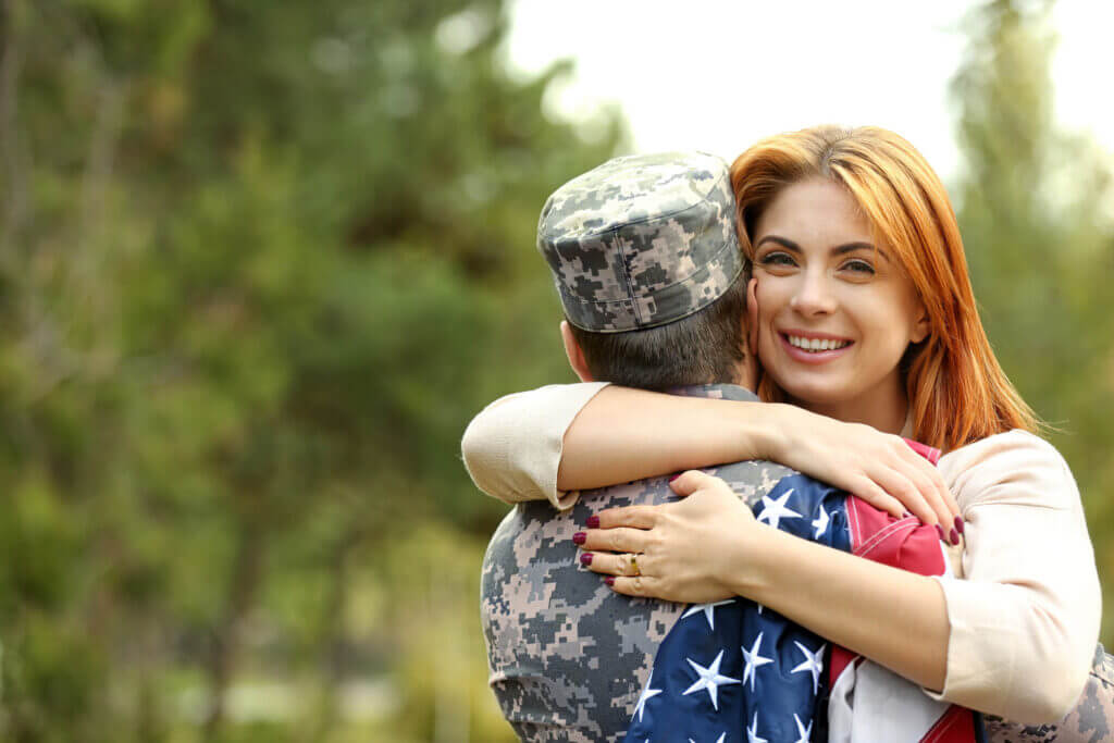 girl in love with boyfriend soldier